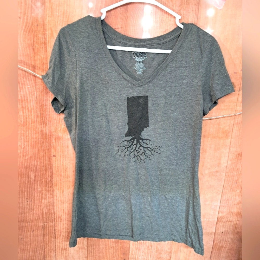 Gray Indiana roots v-neck t-shirt size medium